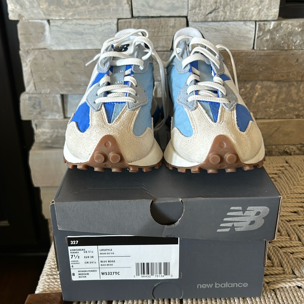 NEW In Box - New Balance 327